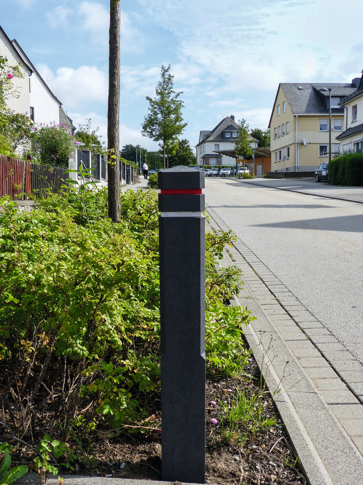 Bollards piramīdas formas mono kompozīta plastmasa 140x140mm Hanit